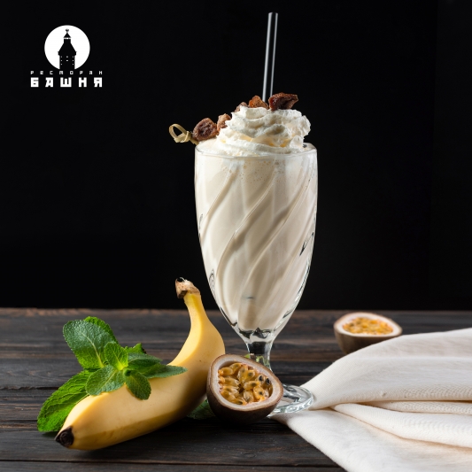 Молочный коктейль «Банан-маракуйя»